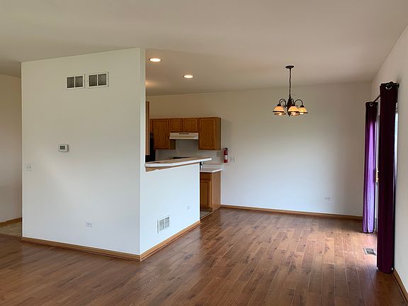 3rd image of 656 Fieldcrest Dr Unit B