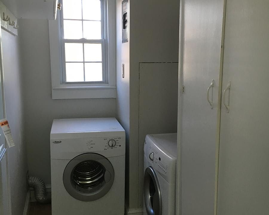 Washer/Dryer included