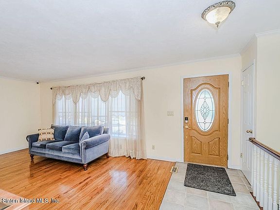 3rd image of 223 Amber St