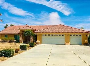 11923 Mohawk Rd, Apple Valley, CA 92308