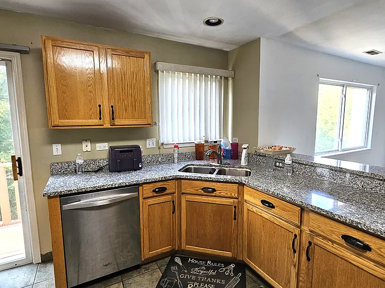 1421 Meadowsedge Ln — Photo 4