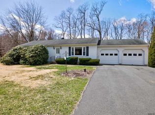 19 Huckleberry Dr, Castleton On Hudson, NY 12033