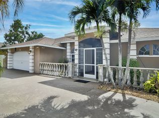 2017 SE 8th Ave, Cape Coral, FL 33990