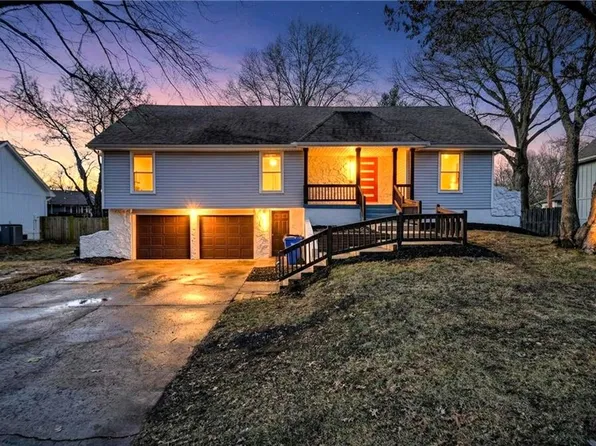 708 SW Montgomery Ave, Lees Summit, MO 64081