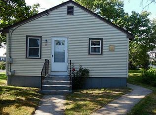 69 Massachusetts Blvd, Portsmouth, RI 02871