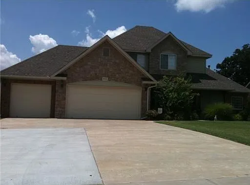 2506 Greens Way — Photo 1