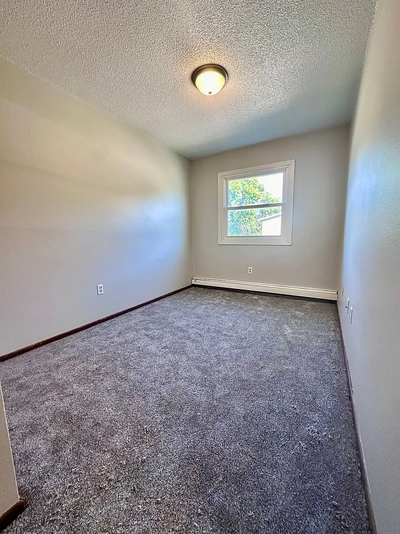 Valley South 1014 5th St SE — Photo 2