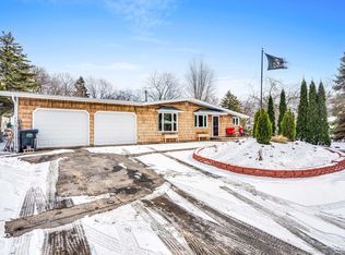 1445 Sunset Ln, Menasha, WI 54952