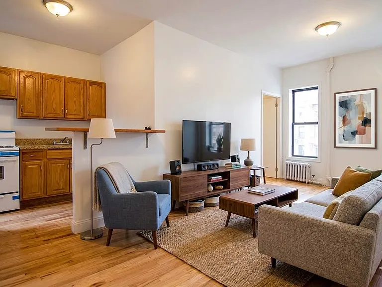 328 E 14th St #18 — Photo 1