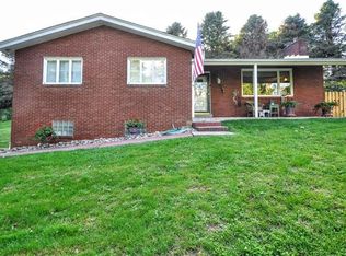 2 Woods Ln, Elizabeth, PA 15037
