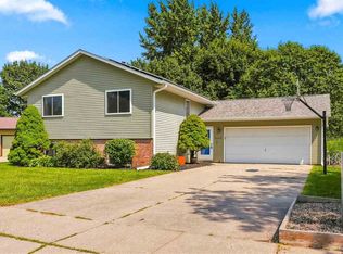 2230 Hazel Ct, Iowa City, IA 52240
