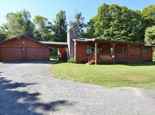 907 Outlet Dr, Harveys Lake, PA 18618