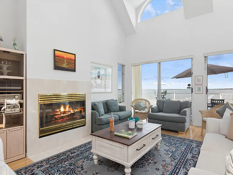 135 Edgemere Dr — Photo 7
