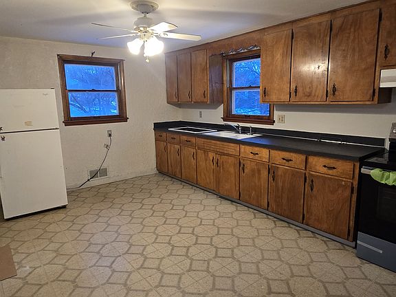 4th image of 483 Lillian Ave #2