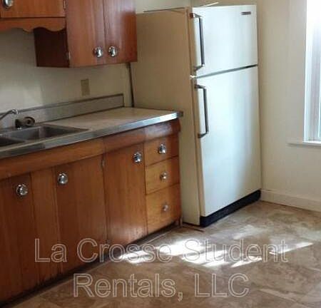 4th image of 904 Vine St
