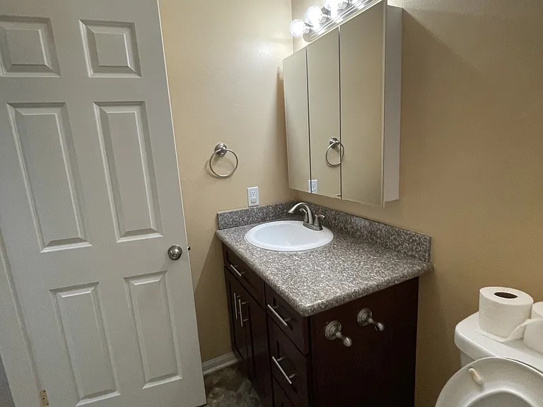 225 S Ventura Rd #100 — Photo 14