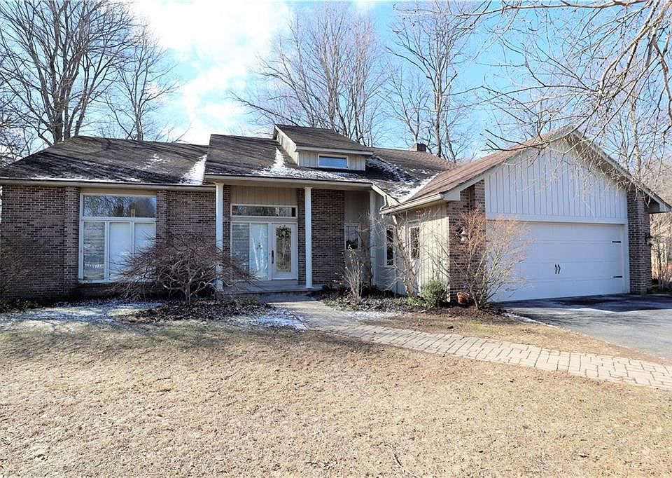 1st image of 32 Le Pere Dr
