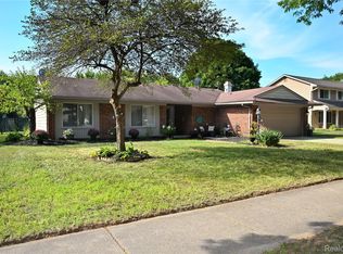 668 Randall Dr, Troy, MI 48085
