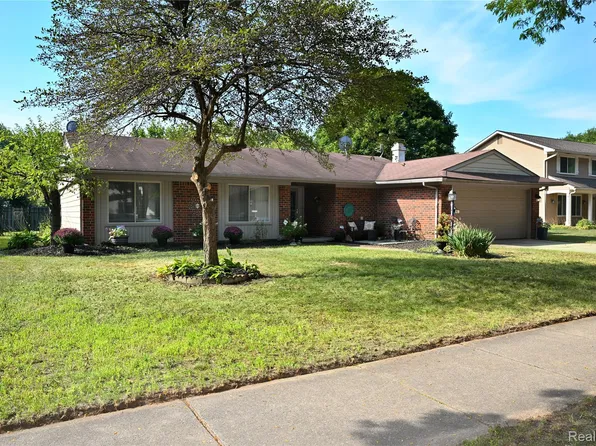 668 Randall Dr, Troy, MI 48085