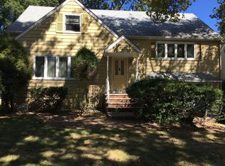 804 Eastlawn Dr, Teaneck, NJ 07666