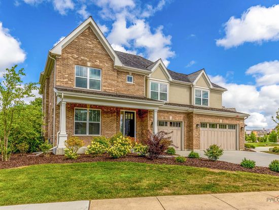 1945 Lake Charles Dr, Vernon Hills, IL 60061