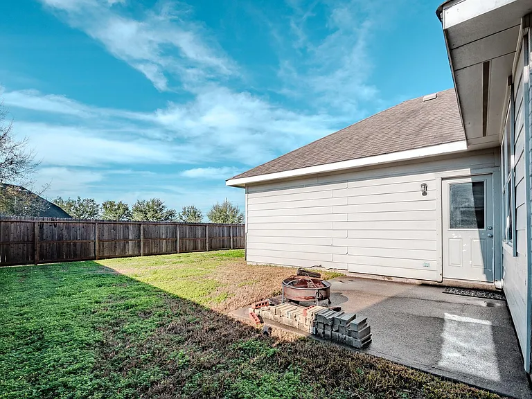 8515 Holly Spring Ln — Photo 26
