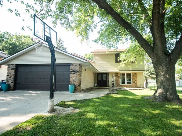 501 Heather Ln, Dixon, IL 61021