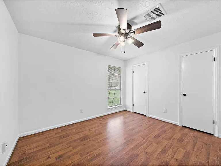 7810 Antoine Dr — Photo 9