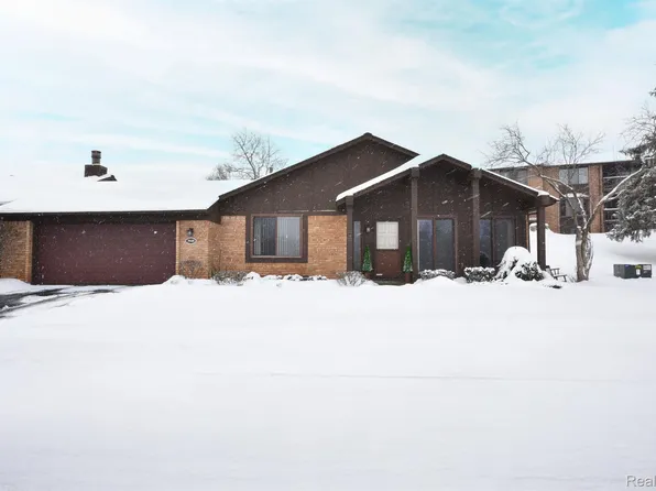 3948 Moselle St, West Bloomfield, MI 48323