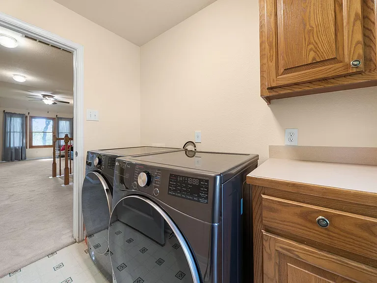 1512 Amelia Dr — Photo 28