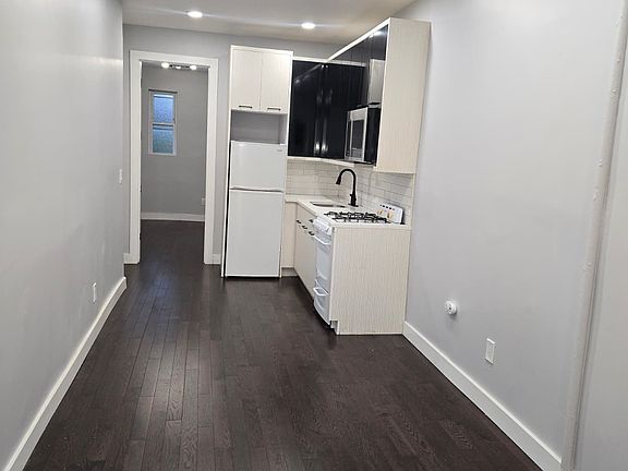 4th image of 50 Jordan Ave APT 1R