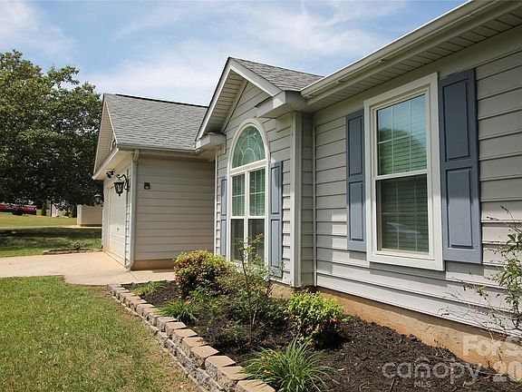 3rd image of 900 Milkwood Ln