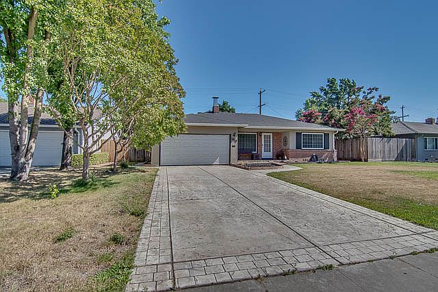 1st image of 1636 W Benjamin Holt Dr