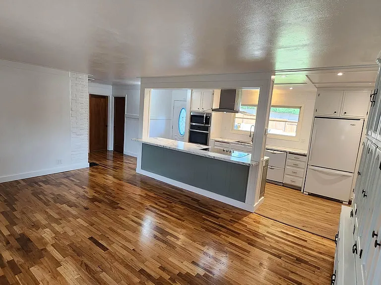 1717 Gary St NE — Photo 4