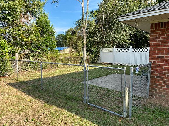 3rd image of 1985 Essex Dr