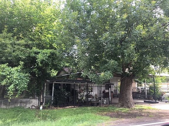 2nd image of 2225 Mierianne St