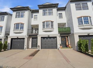 7 Harbor Front Ct. Unit C7, Elizabeth City, NJ 07206
