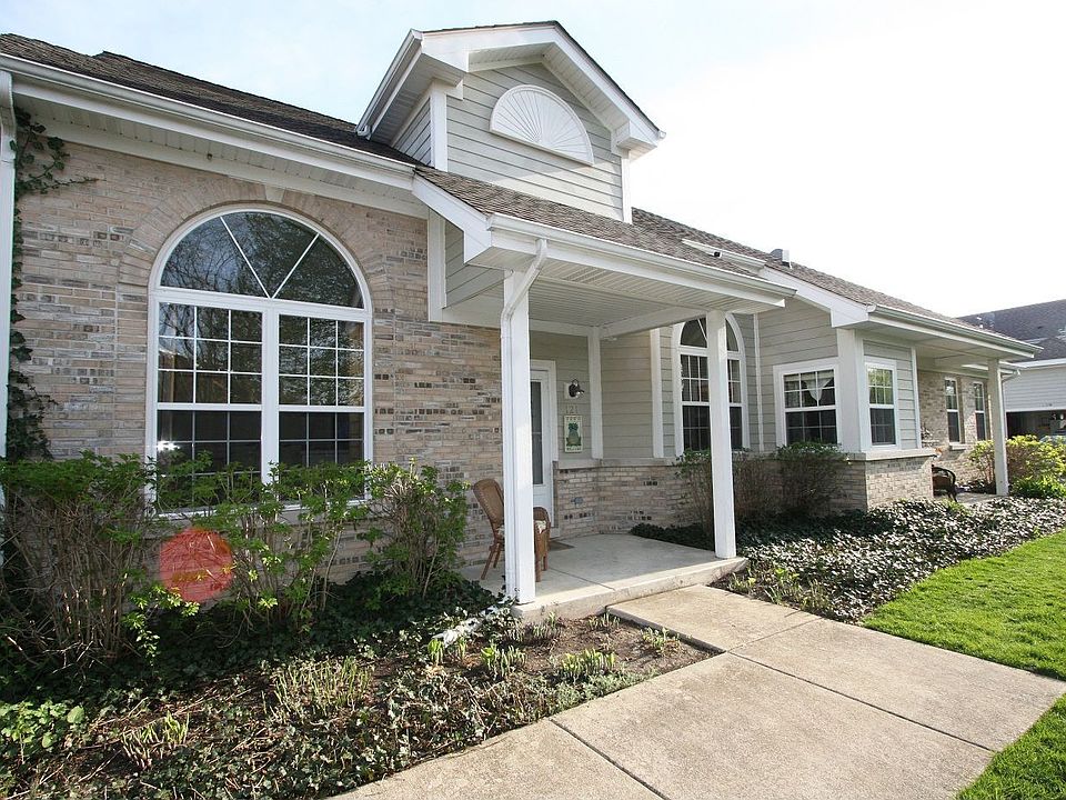 1st image of 121 Stonewood Pl