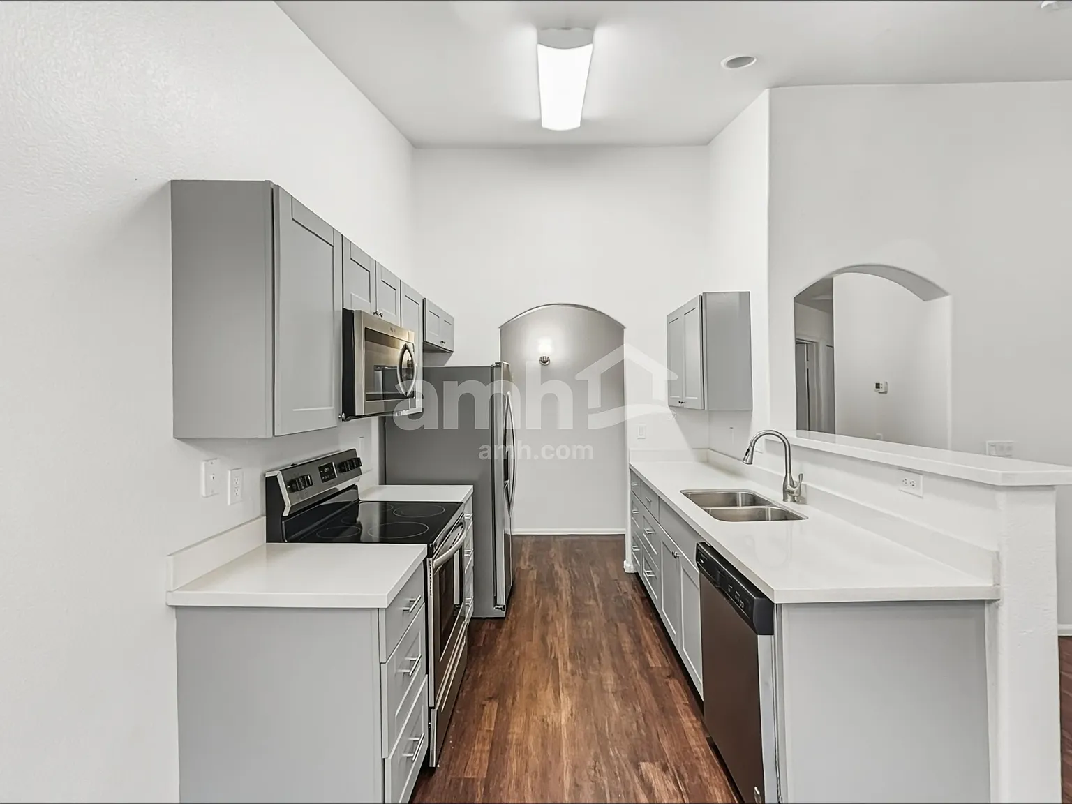3 bed, 2.0 bath, 1314 sqft, $1,910 — Photo 3