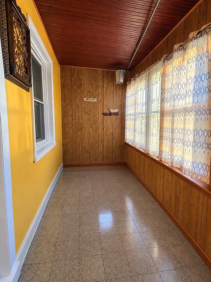3 bed, 950 sqft, $1,600 — Photo 3