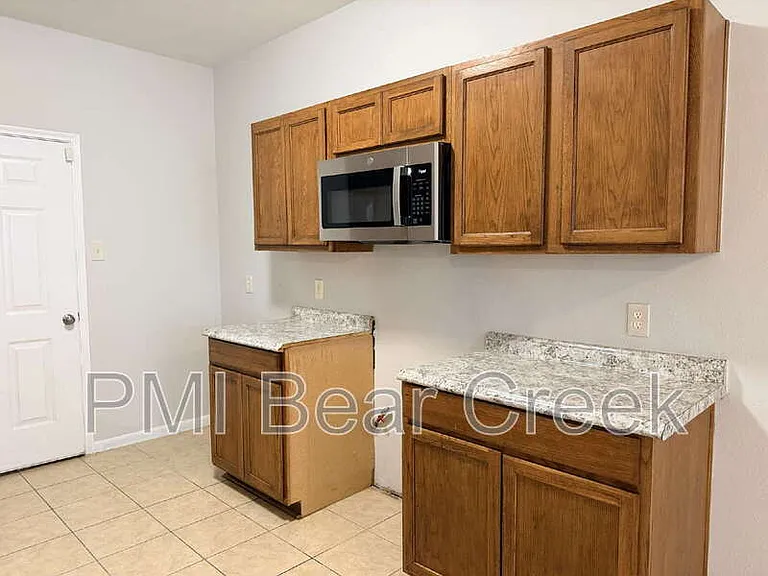 6407 Waldron Dr #B — Photo 8