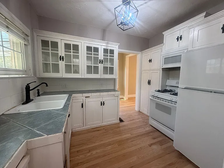 834 N Newport St — Photo 16