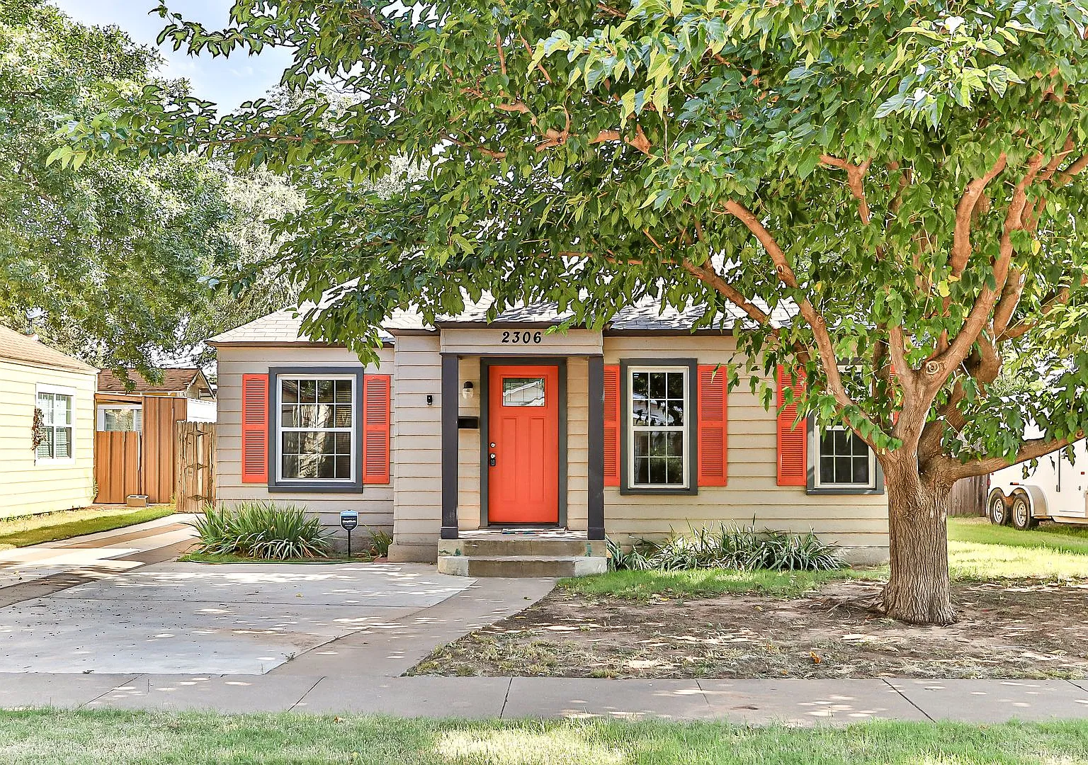 2/1 For Lease - Blocks From Campus — Photo 1