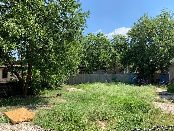 4th image of 3127 W Travis St