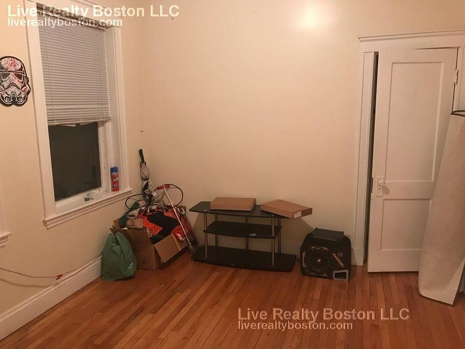 2nd image of 1569 Commonwealth Ave