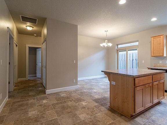 5th image of 3111 NE 120th Ct