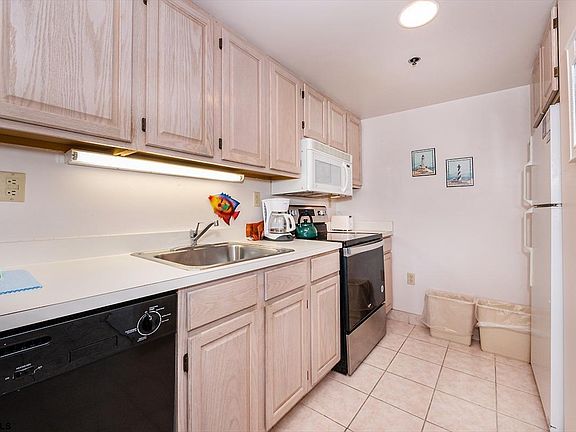 2nd image of 901 Ocean Ave #405