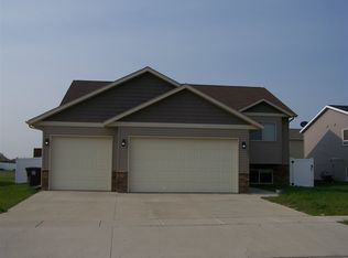 14 Spencer St, Surrey, ND 58785