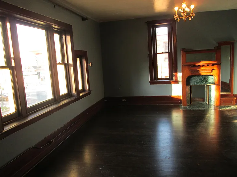 1460 N High St #4 — Photo 5