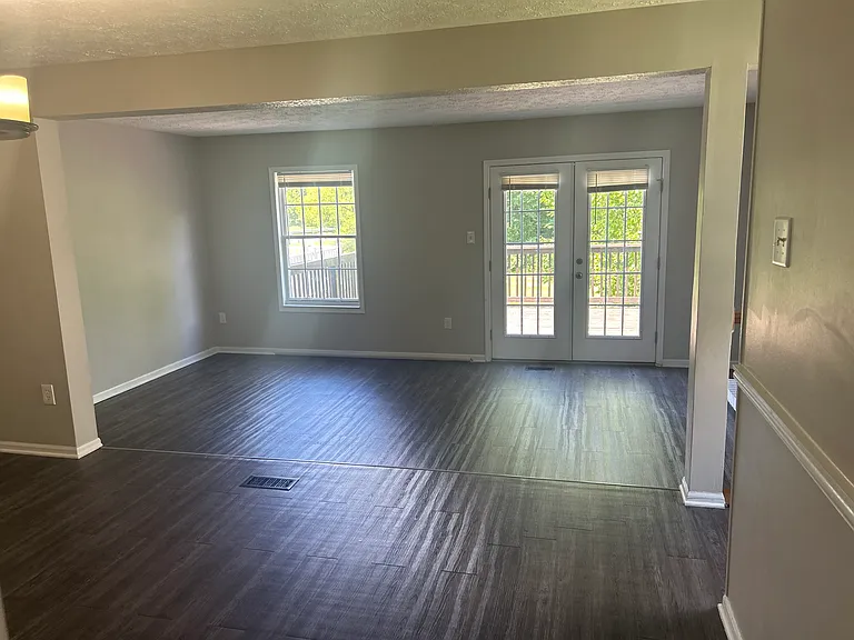 1810 Queen Anne Sq — Photo 16